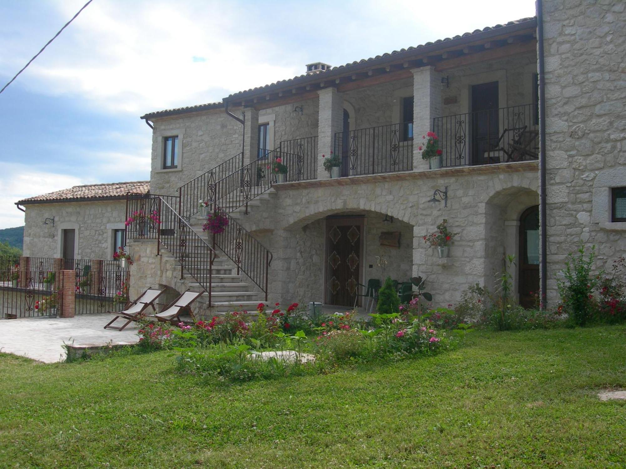 Agriturismo Borgo San Martino Abbateggio Exterior photo