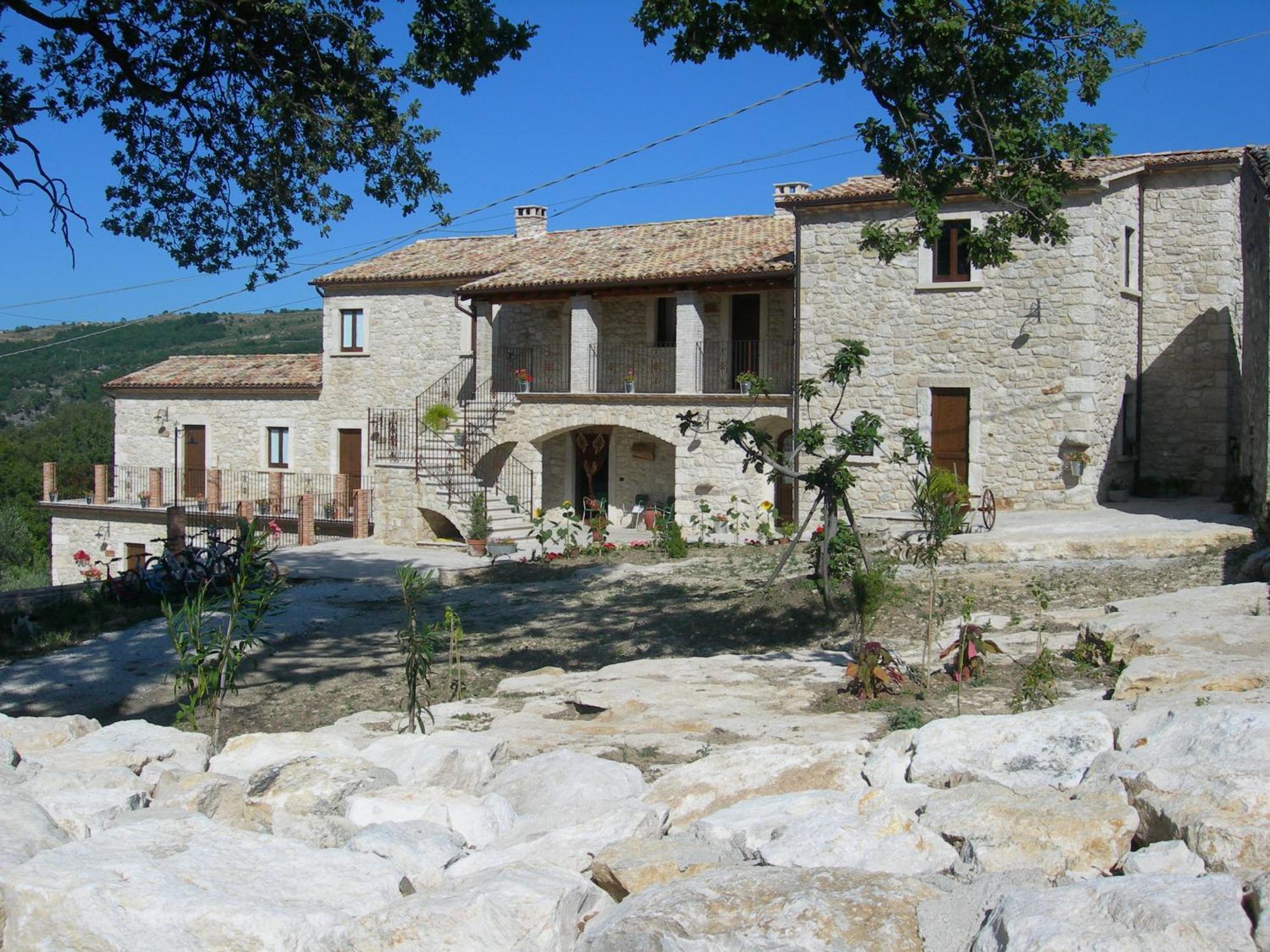 Agriturismo Borgo San Martino Abbateggio Exterior photo