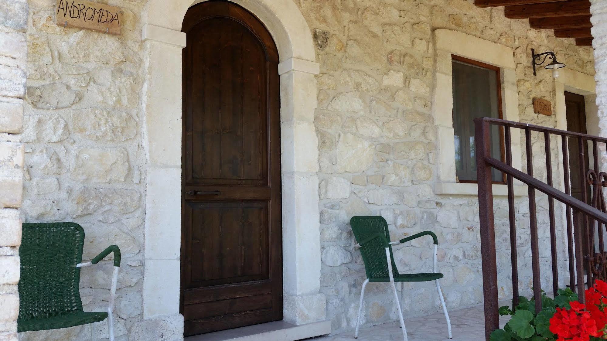Agriturismo Borgo San Martino Abbateggio Exterior photo